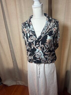 Black Floral Short Sleeve Button Front Top-Leith Medium